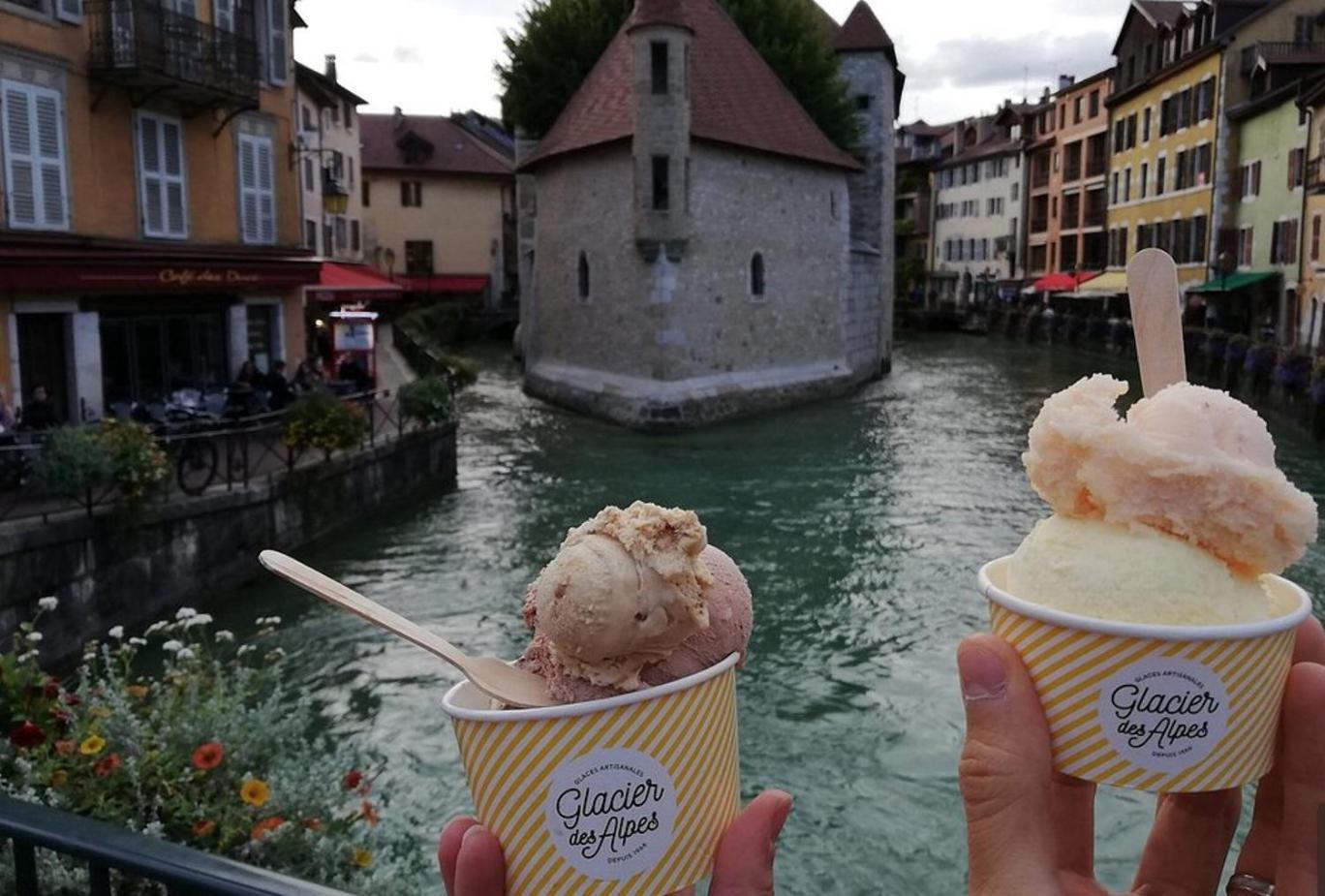 Night Desires Vieille Ville Annecy Charmant آنسي المظهر الخارجي الصورة