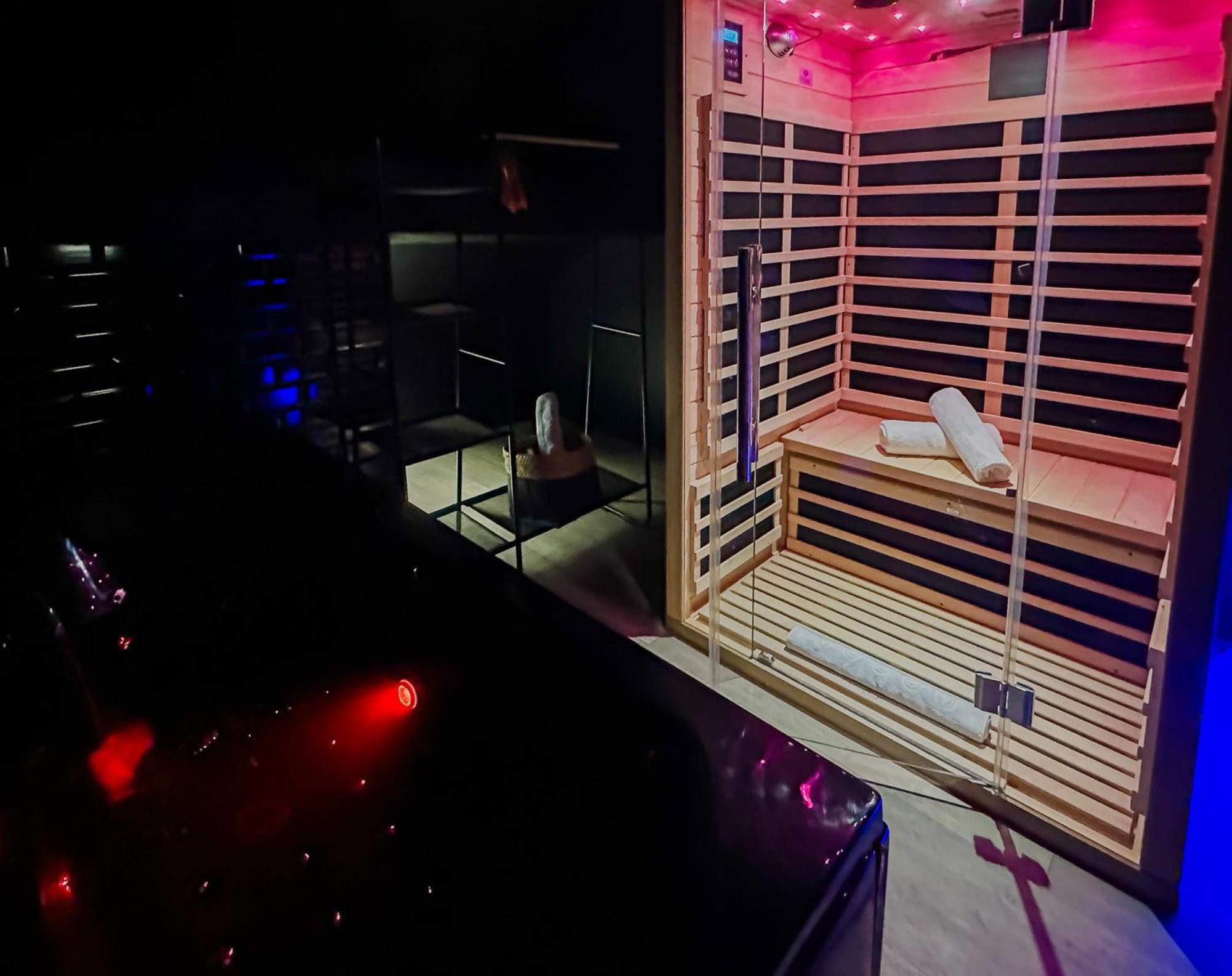 Night Desires Vieille Ville Annecy Charmant آنسي المظهر الخارجي الصورة
