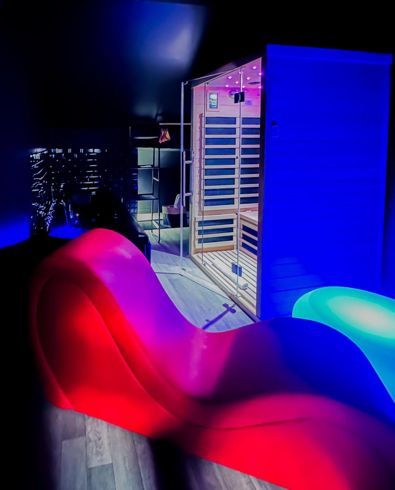 Night Desires Vieille Ville Annecy Charmant آنسي المظهر الخارجي الصورة